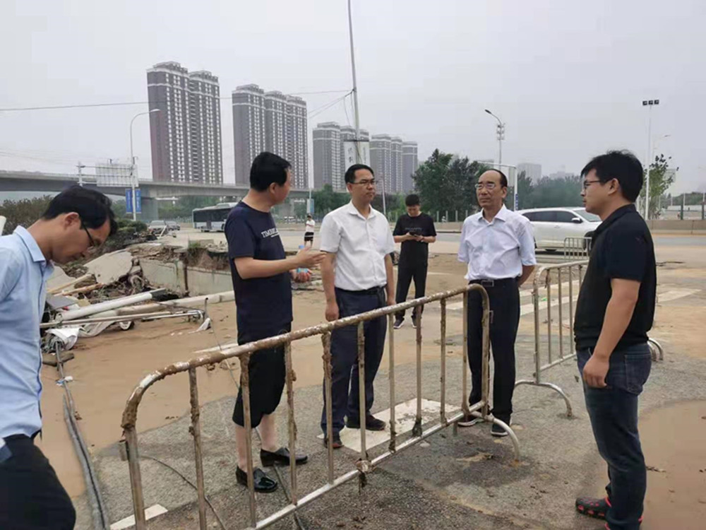 集團(tuán)公司黨委書記、董事長、總經(jīng)理秦廣遠(yuǎn)赴市政項(xiàng)目檢查指導(dǎo)災(zāi)后恢復(fù)重建工作
